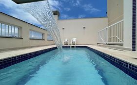 Apartamento com Piscina